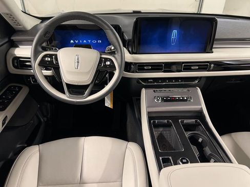 New 2026 Lincoln Aviator AWD image 8