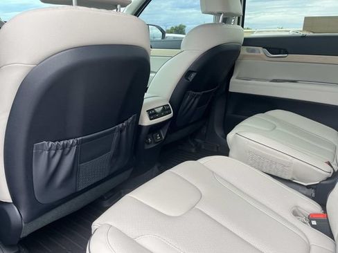 Certified 2025 Hyundai Palisade Limited FWD image 21