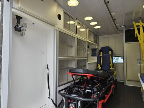 Used 2016 Ford F350 XLT image 21