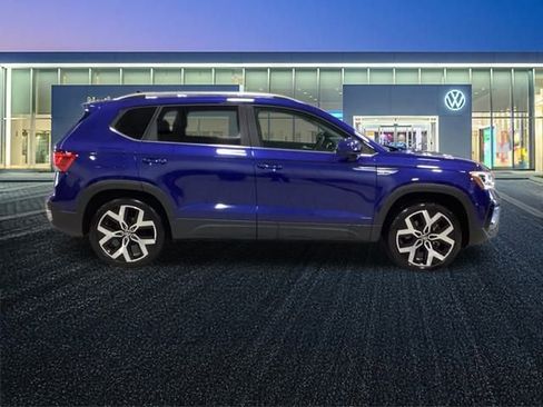 Used 2023 Volkswagen Taos SEL image 5