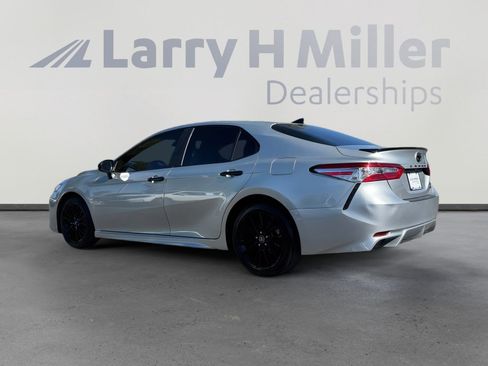 Used 2020 Toyota Camry SE image 3