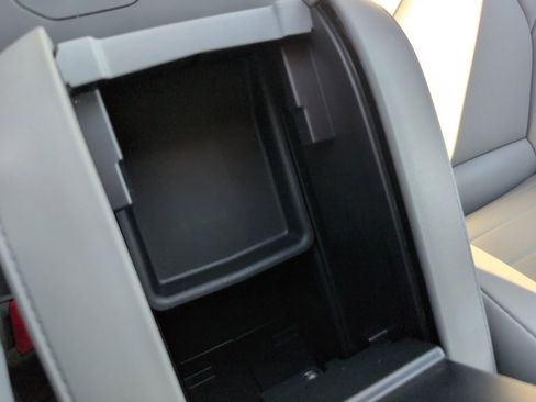 Used 2022 Toyota Highlander XLE FWD image 29