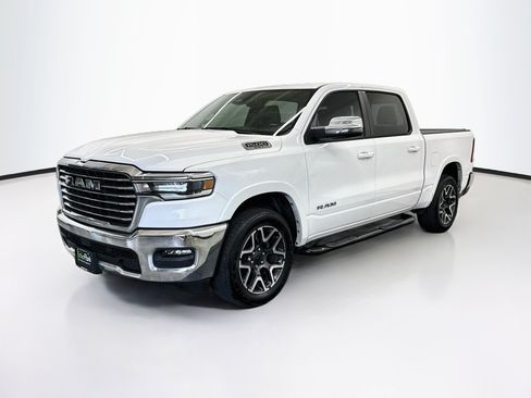 Used 2025 RAM 1500 Laramie AWD/4WD image 3