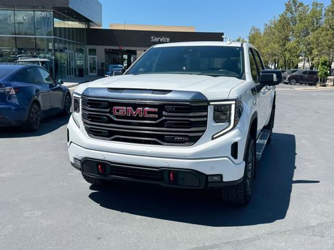 Used 2024 GMC Sierra 1500 AT4 w/ AT4 Preferred Package AWD/4WD image 3