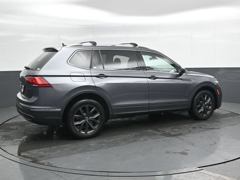 Used 2022 Volkswagen Tiguan SE AWD/4WD image 3