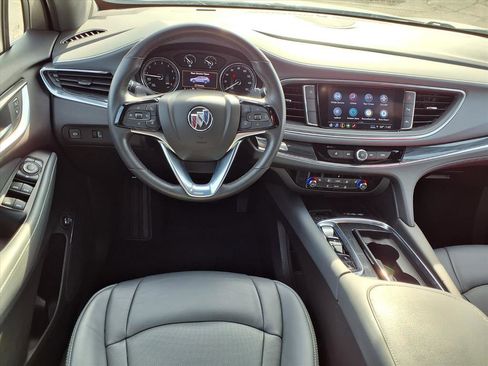 Used 2023 Buick Enclave Essence image 2