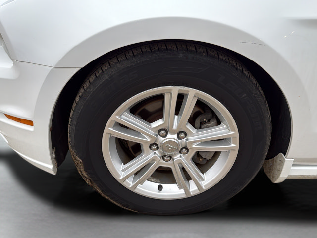 Used 2014 Ford Mustang Convertible RWD image 20