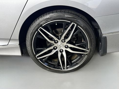 Used 2022 Honda Accord Touring image 37