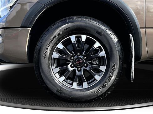 Used 2021 Nissan Titan PRO-4X w/ Pro-4x Convenience Package image 33