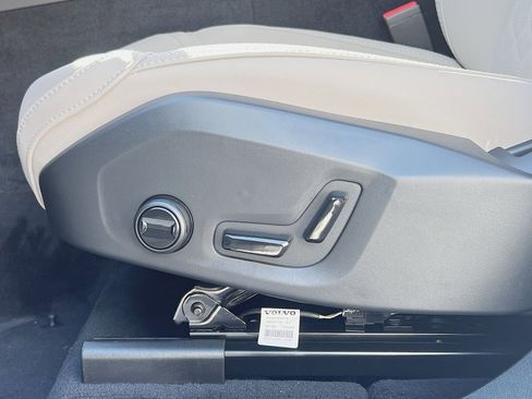 New 2026 Volvo XC60 B5 Plus w/ Protection Package Premier AWD/4WD image 14
