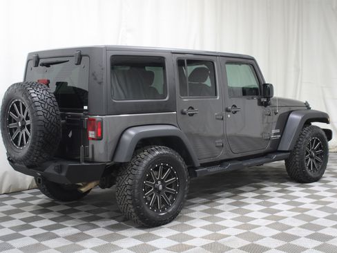 Used 2018 Jeep Wrangler Unlimited Sport image 23