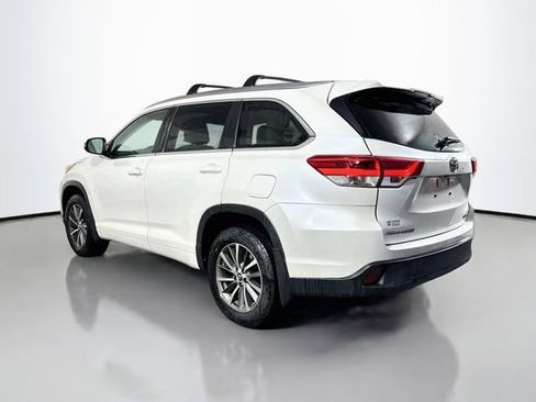 Used 2018 Toyota Highlander XLE AWD/4WD image 4
