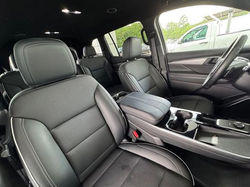 Used 2025 Buick Enclave Preferred FWD image 17