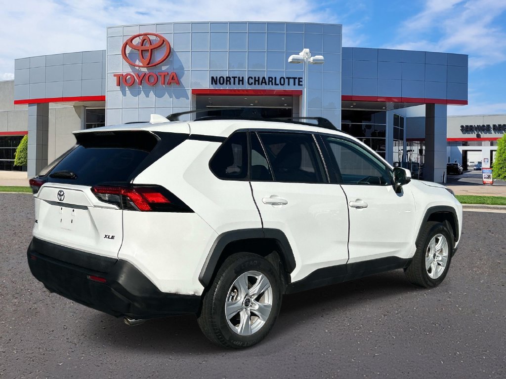 Used 2021 Toyota RAV4 XLE FWD image 7