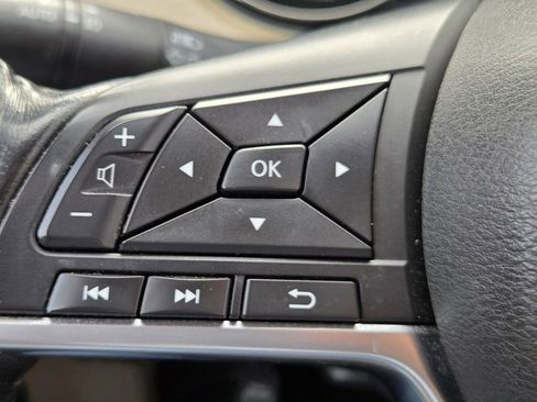 Used 2017 Nissan Rogue SV image 24