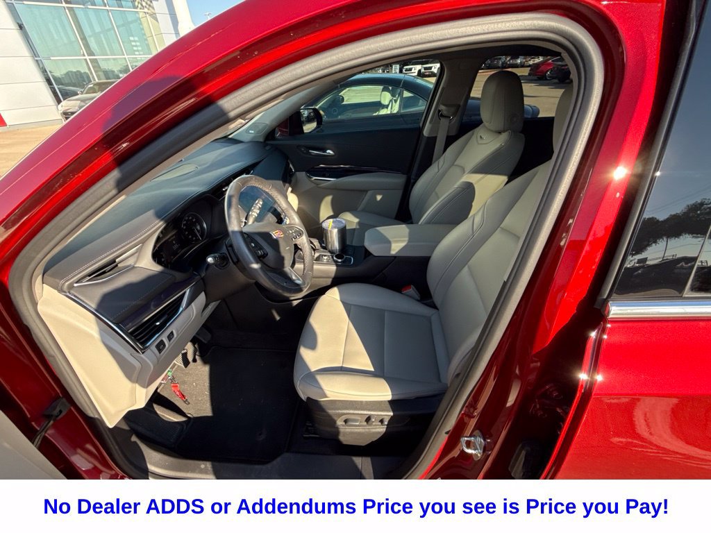 Used 2023 Cadillac XT4 Luxury w/ Cold Weather Package FWD image 11
