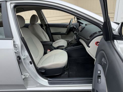 Used 2010 Kia Forte EX FWD image 3