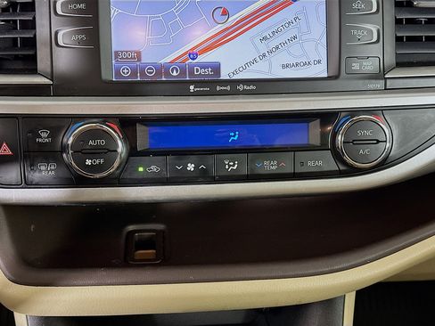 Used 2017 Toyota Highlander XLE FWD image 24