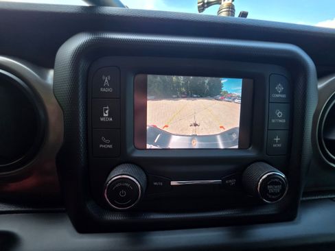 Used 2020 Jeep Gladiator Sport AWD/4WD image 10