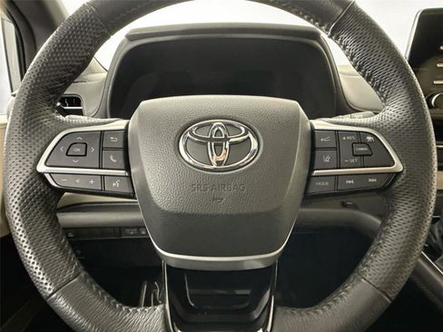Certified 2023 Toyota Sienna Limited image 15