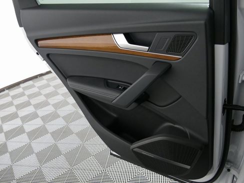 Used 2024 Audi Q5 e Premium Plus image 29