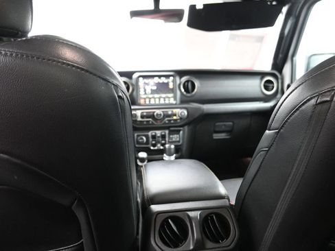 Used 2023 Jeep Gladiator Overland AWD/4WD image 12