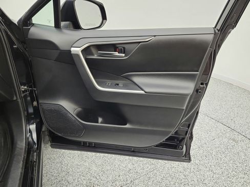 Used 2020 Toyota RAV4 XLE w/ Carpet Mat Package FWD image 18