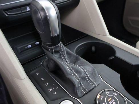 Used 2021 Volkswagen Atlas SE w/ Panoramic Sunroof Package image 3