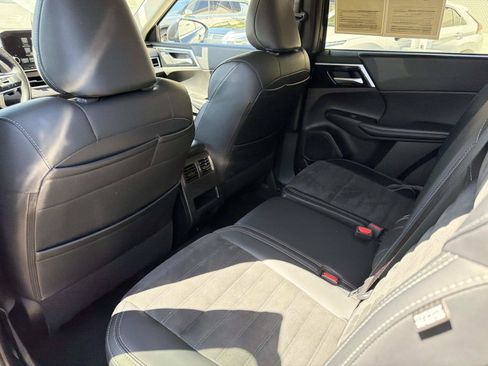 Used 2024 Mitsubishi Outlander FWD image 9