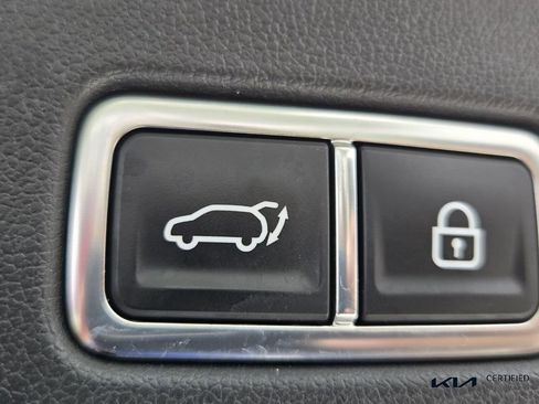 Certified 2022 Kia Sorento SX FWD image 16