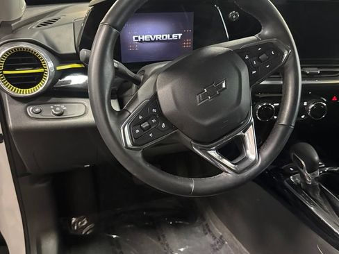 Used 2025 Chevrolet Trax ACTIV w/ Sunroof Package FWD image 10