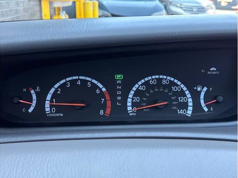 Used 2002 Toyota Avalon XLS image 16