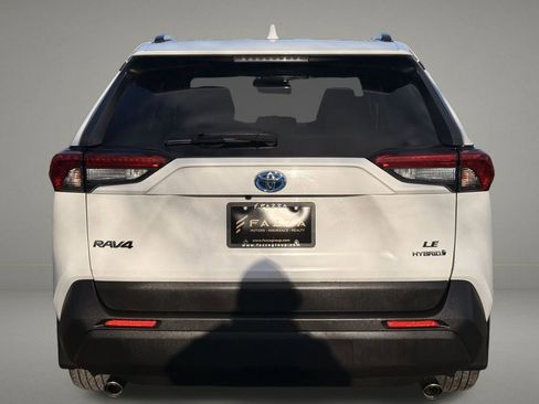 Used 2019 Toyota RAV4 LE image 4