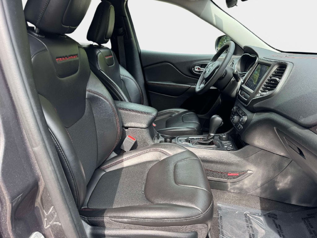 Used 2020 Jeep Cherokee Trailhawk AWD/4WD image 9