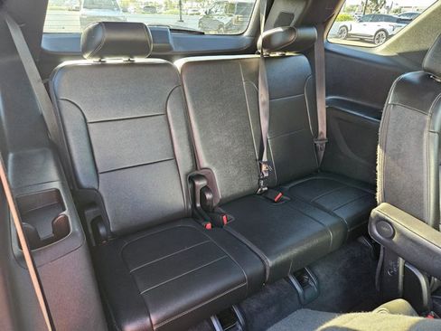 Certified 2022 Chevrolet Traverse LT w/ LT Premium Package image 23
