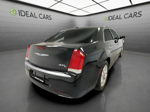 Used 2017 Chrysler 300 C Platinum AWD/4WD image 3