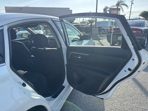 Used 2017 Nissan Altima 2.5 SR FWD image 16