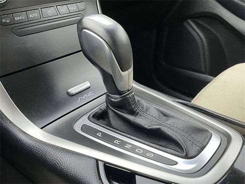 Used 2017 Ford Edge SEL image 30