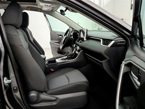 Used 2025 Toyota RAV4 XLE w/ Convenience Package image 14