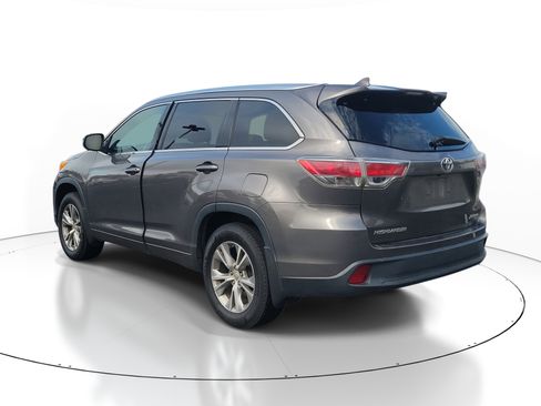 Used 2014 Toyota Highlander XLE image 3