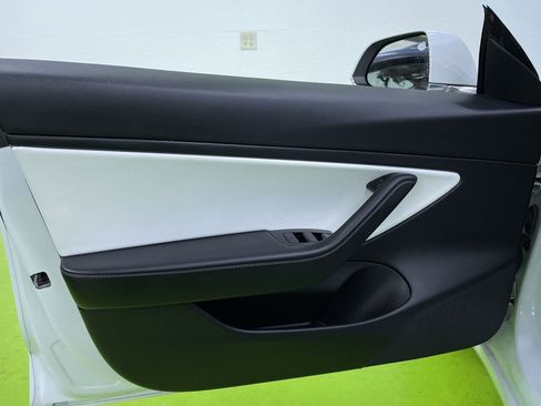 Used 2020 Tesla Model 3 Standard Range Plus image 15