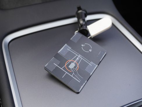 Used 2023 Tesla Model 3 Standard Range image 19