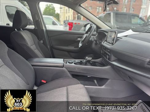 Used 2024 Nissan Rogue SV image 19