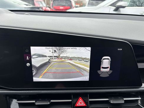 Used 2024 Kia Niro EX image 17