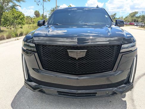 Used 2022 Cadillac Escalade ESV Sport w/ Touring Package AWD/4WD image 4