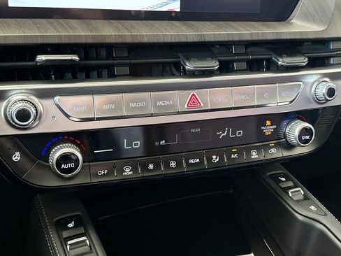 Used 2024 Kia Telluride EX image 24