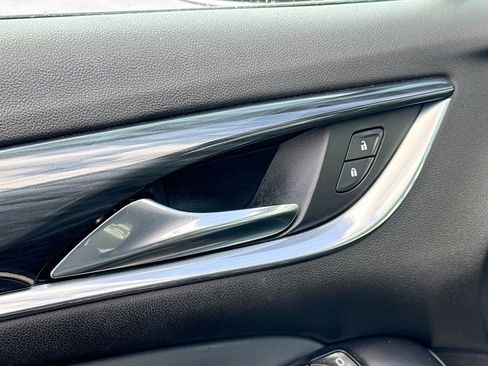 Used 2020 Buick Enclave Essence image 17