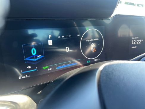 Used 2025 Hyundai Elantra Limited image 41