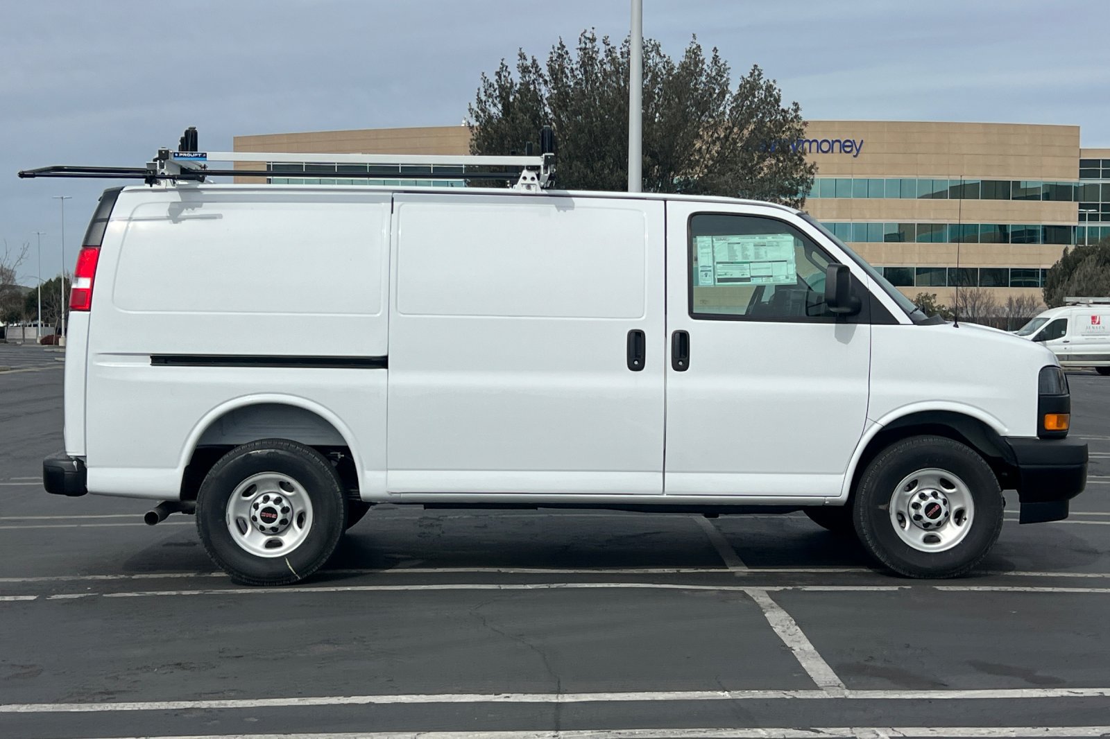 New 2025 GMC Savana 2500 w/ Driver Convenience Package RWD image 3