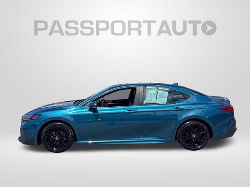 Used 2025 Toyota Camry SE w/ Convenience Package FWD image 2
